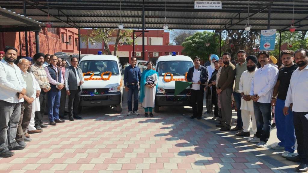 Civil Hospital received 2 ambulances under Rangla Punjab Fund handed over by Vidhayak Brahm Shankar Jimpa
